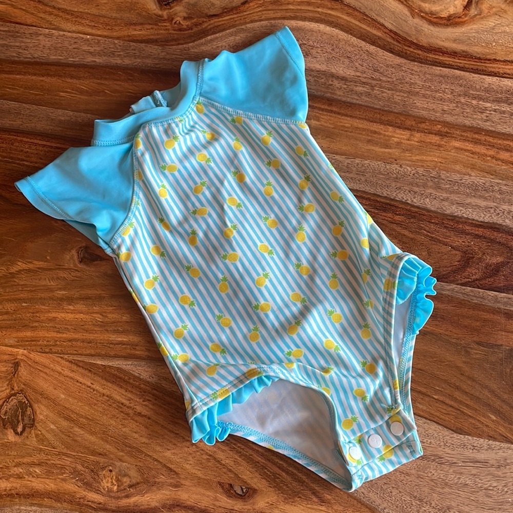 Adorable Lemon Swimsuit only worn for 1 season size 18 Months